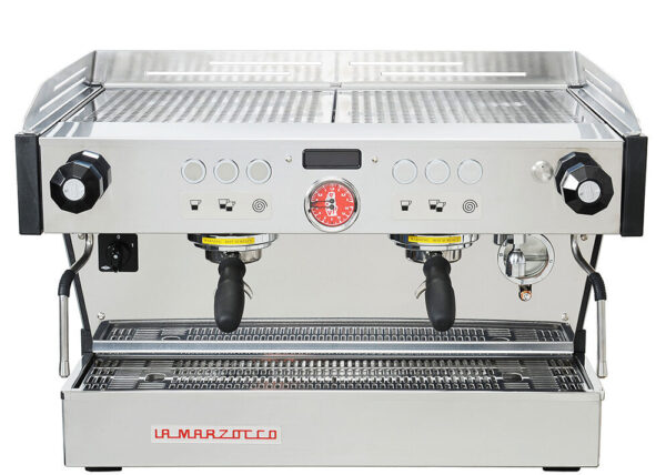 Máy pha cà phê La Marzocco Linea PB AV là máy pha hoàn toàn tự động với cụm phím cài đặt sẵn từng chế độ pha. Hệ thống điều nhiệt riêng biệt cho từng mục đích sử dụng.
