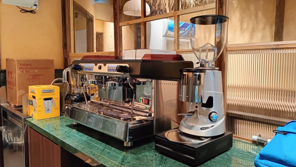 Máy Pha Cà Phê Tại Phường Bến Thành | Giải Pháp Cho Quán Kinh Doanh Trung Tâm https://kiennambarista.com/wp-content/uploads/2024/01/412956704_684605773878163_130265021895349224_n-1024x578.jpg?utm_source=chatgpt.com